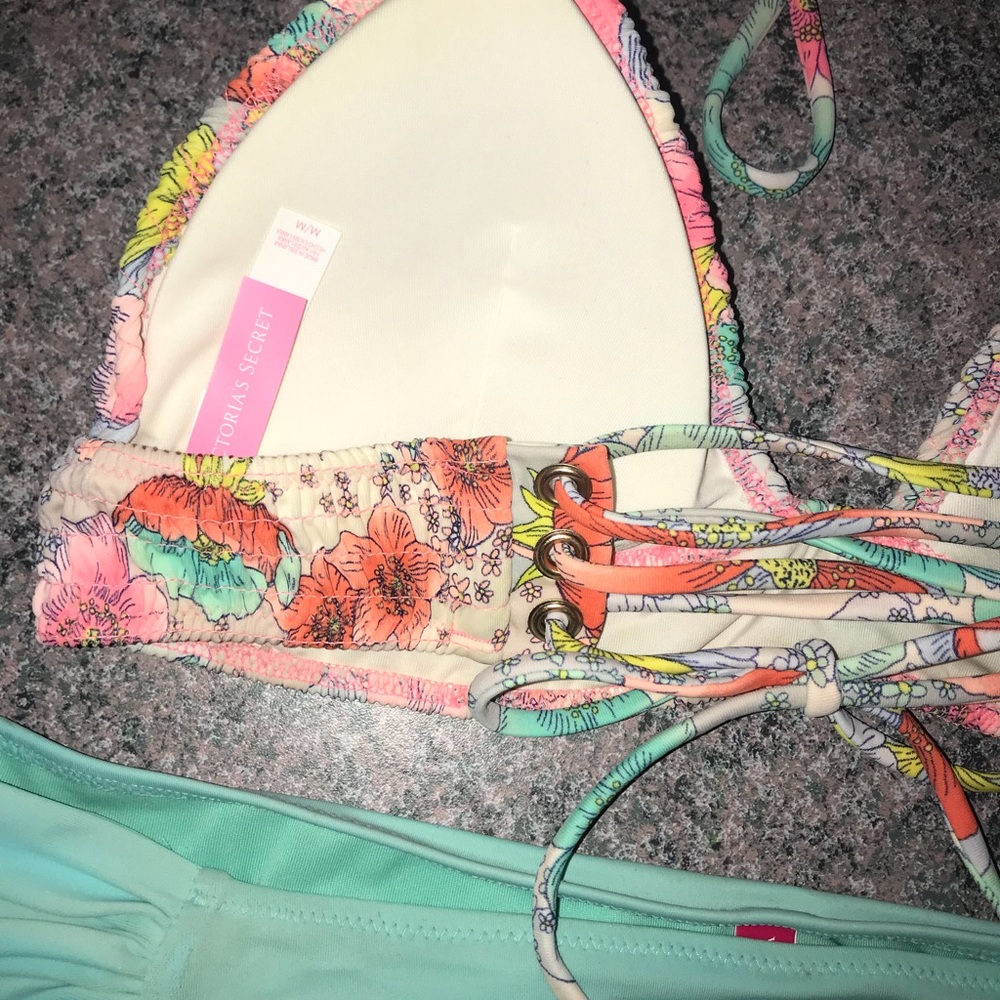 Floral Ruffled Bikini Top - Picture 7 of 7